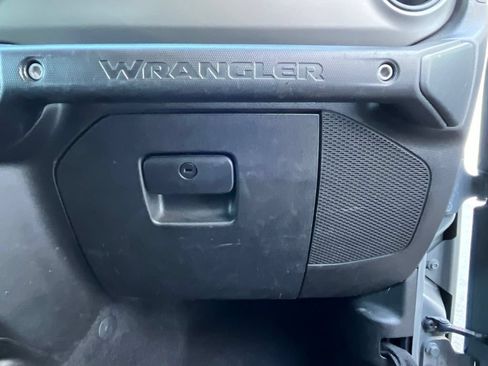 Used 2022 Jeep Wrangler Sport AWD/4WD image 19