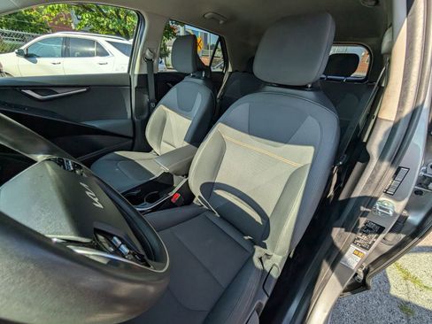 Used 2023 Kia Niro LX image 15