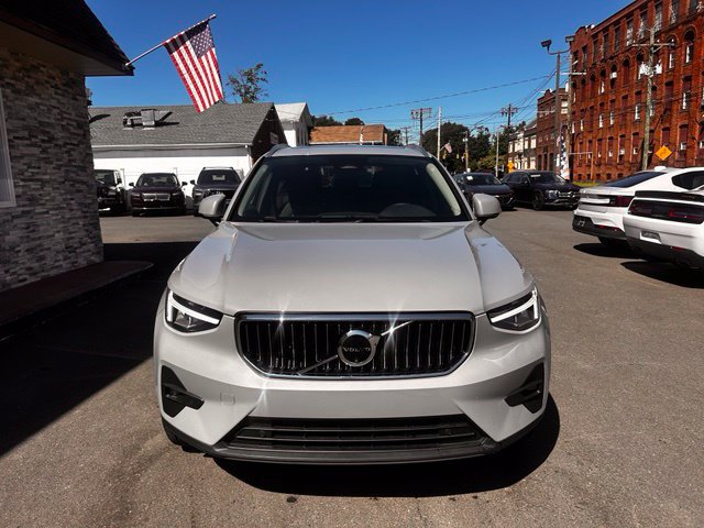 Used 2024 Volvo XC40 B5 Plus w/ Protection Package Premier AWD/4WD image 2
