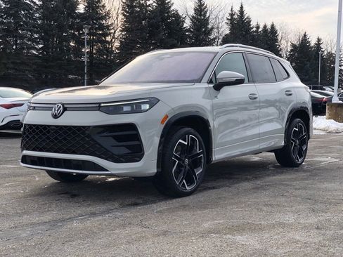 New 2026 Volkswagen Tiguan SEL R-Line image 3