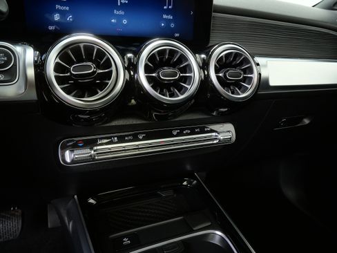 Certified 2026 Mercedes-Benz GLB 250 4MATIC image 21