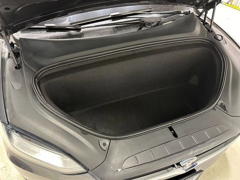 Used 2019 Tesla Model X image 3