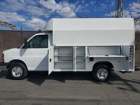 New 2025 Chevrolet Express 3500 w/ Power Convenience Package image 7