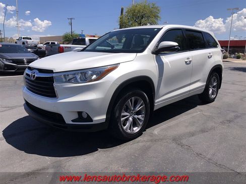 Used 2016 Toyota Highlander Plus AWD/4WD image 4