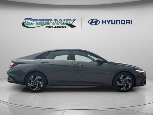 Used 2024 Hyundai Elantra SEL w/ Convenience Package FWD image 8