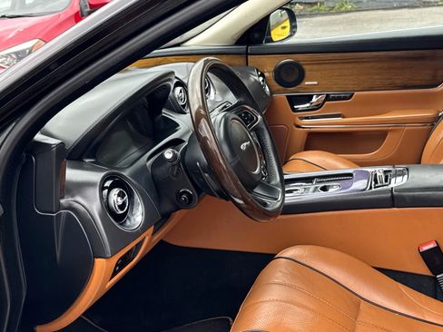 Used 2011 Jaguar XJ Supercharged image 9