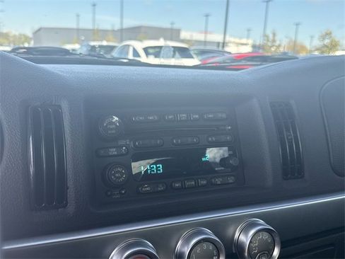 Used 2004 Chevrolet SSR w/ Preferred Equipment Group image 16