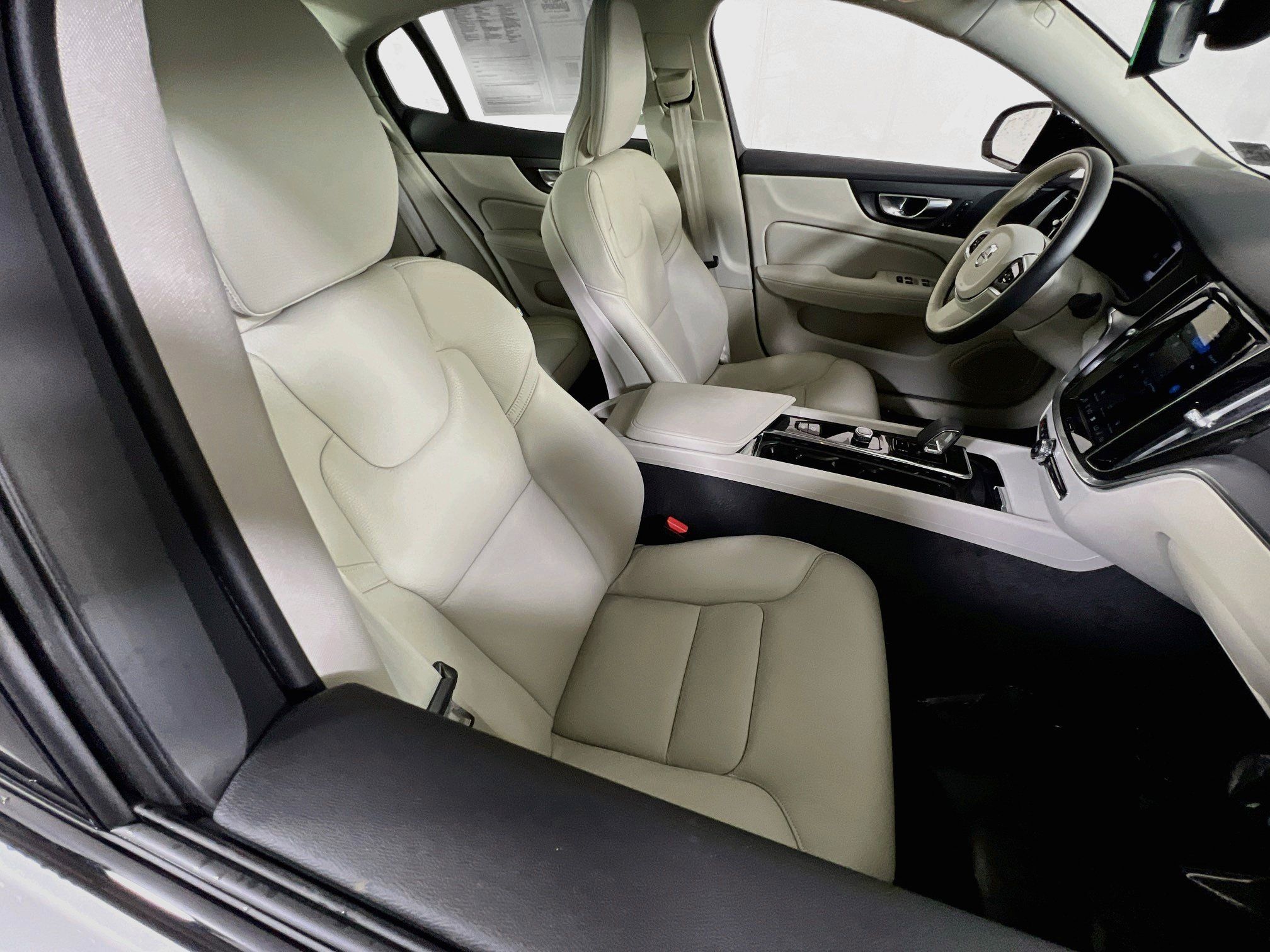 Used 2023 Volvo S60 B5 Core FWD image 27
