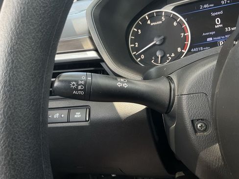 Used 2025 Nissan Altima 2.5 SV FWD image 32