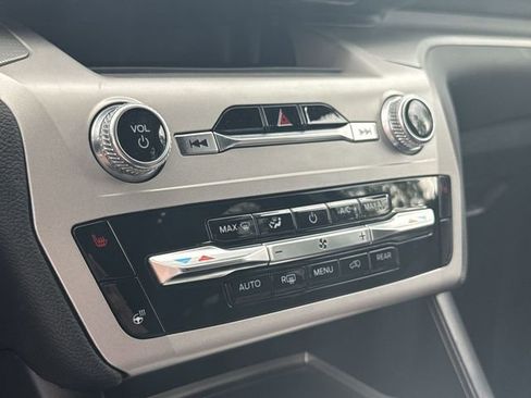 Used 2024 Ford Explorer XLT w/ Equipment Group 202A AWD/4WD image 18