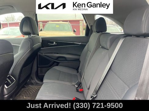 Used 2016 Kia Sorento LX image 10