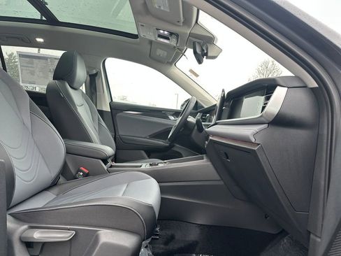 New 2026 Volkswagen Tiguan SE image 16