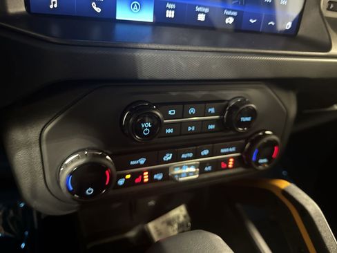 Used 2024 Ford Bronco Badlands image 28