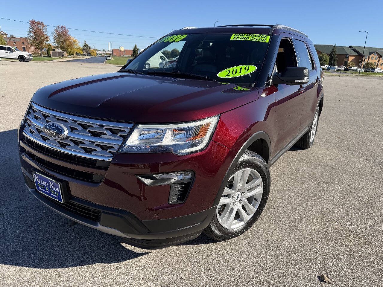 Used 2019 Ford Explorer XLT w/ Equipment Group 202A AWD/4WD image 1