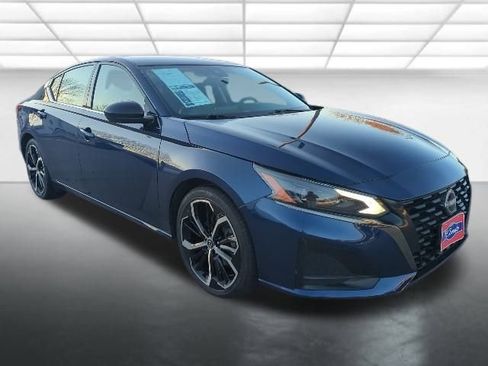 Used 2024 Nissan Altima 2.5 SR image 1