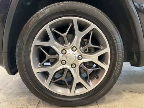 Used 2020 Jeep Grand Cherokee Limited w/ Luxury Group II image 9