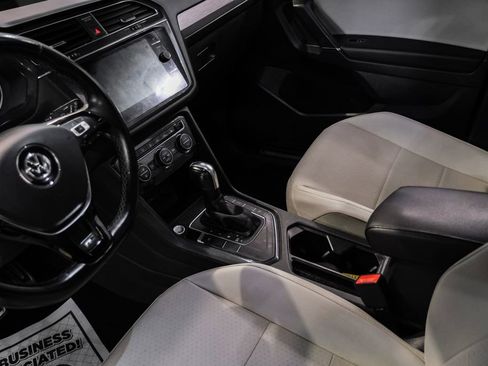 Used 2020 Volkswagen Tiguan SE R-Line image 26