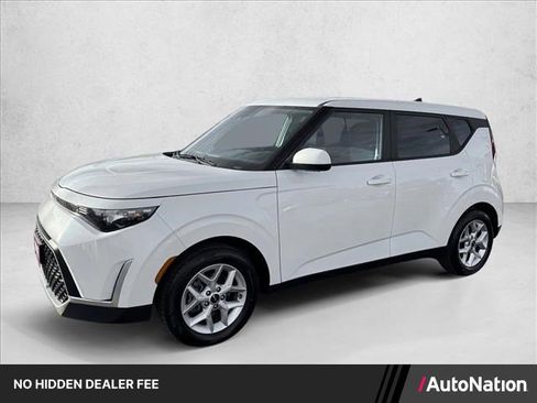 Used 2024 Kia Soul LX w/ Option Group 015 FWD image 1