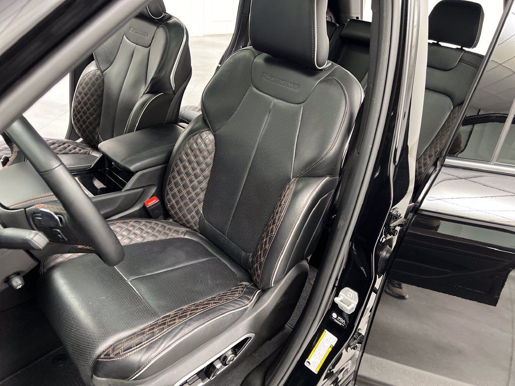 Used 2025 Jeep Grand Cherokee Summit w/ Obsidian Package AWD/4WD image 11