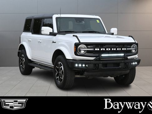 Used 2023 Ford Bronco Outer Banks image 3
