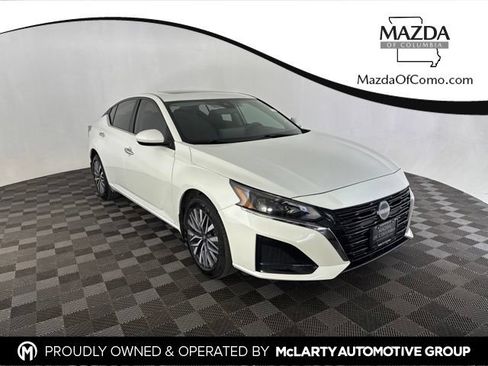 Used 2025 Nissan Altima 2.5 SV w/ SV Premium Package AWD/4WD image 1