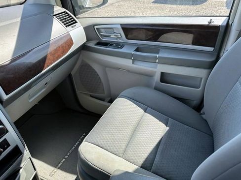 Used 2010 Chrysler Town & Country Touring w/ Heated Seat Group FWD image 30