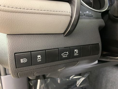 Used 2022 Toyota Camry LE FWD image 18