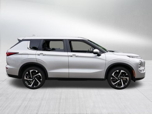 Used 2024 Mitsubishi Outlander SE AWD/4WD image 8