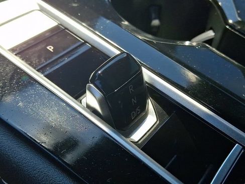 Used 2024 Volkswagen Atlas Cross Sport SEL R-Line AWD/4WD image 16