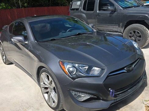 Used 2016 Hyundai Genesis Coupe 3.8 image 3