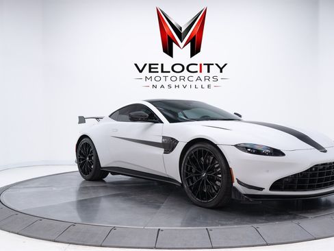 Used 2023 Aston Martin V8 Vantage Coupe RWD image 4