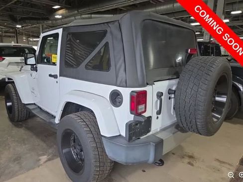 Used 2017 Jeep Wrangler Sahara w/ Connectivity Group AWD/4WD image 2