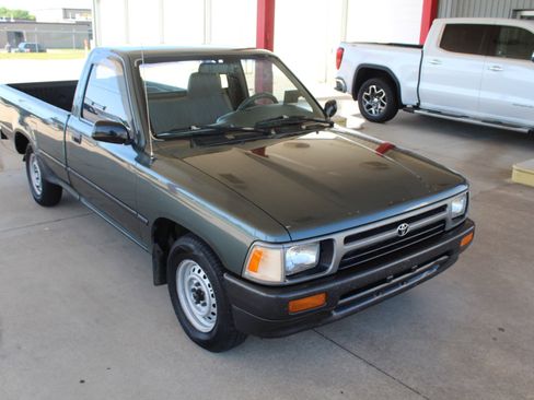 Used 1992 Toyota Pickup Deluxe RWD image 35