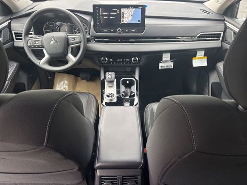 New 2026 Mitsubishi Outlander ES image 14