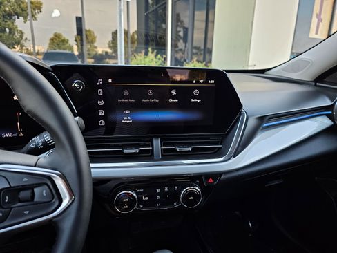 Used 2025 Chevrolet Trax LT w/ LT Convenience Package image 36