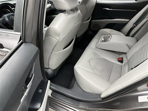 Used 2018 Toyota Camry LE image 21