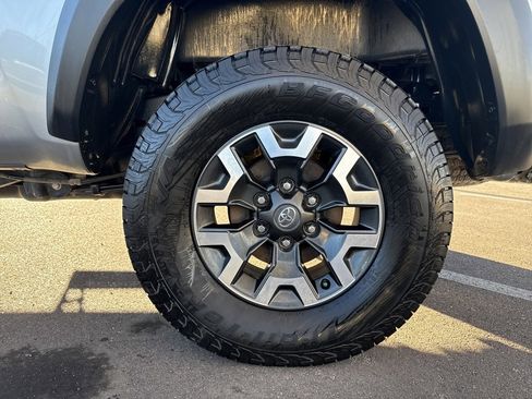 Used 2022 Toyota Tacoma TRD Off-Road image 34