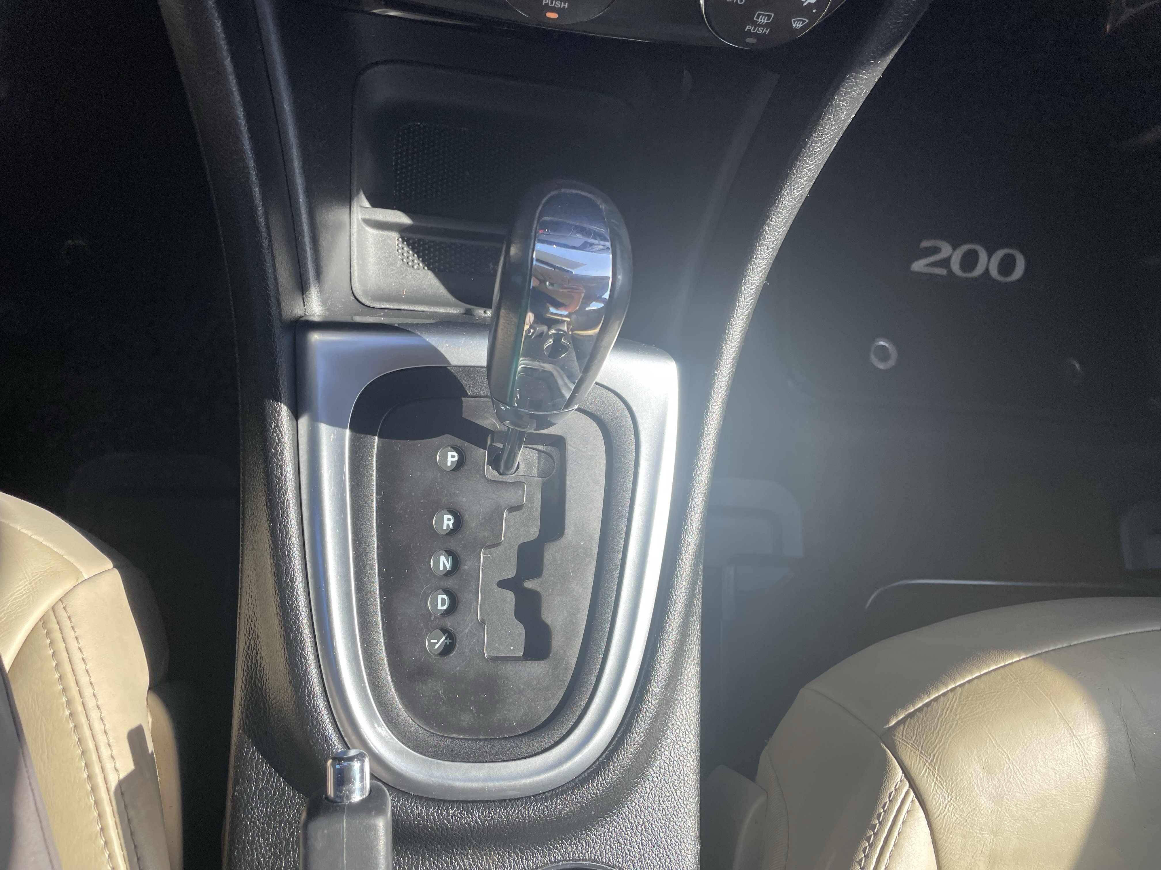 Used 2011 Chrysler 200 Limited FWD image 21