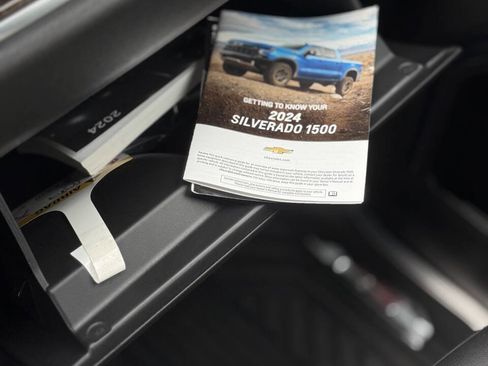 Used 2024 Chevrolet Silverado 1500 LT Trail Boss w/ Convenience Package II AWD/4WD image 28