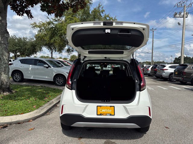 Used 2025 Kia Soul LX w/ LX Technology Package FWD image 17
