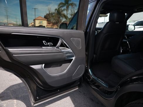 Used 2025 Land Rover Range Rover Long Wheelbase SE image 36