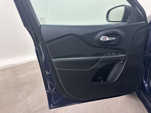 Used 2015 Jeep Cherokee Latitude w/ Comfort/Convenience Group image 31