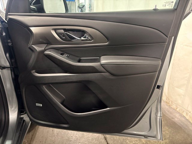 Used 2023 Chevrolet Traverse Premier FWD image 40