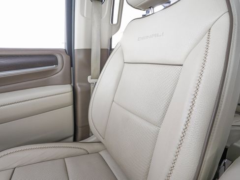 Used 2021 GMC Yukon Denali w/ Denali Premium Package image 30