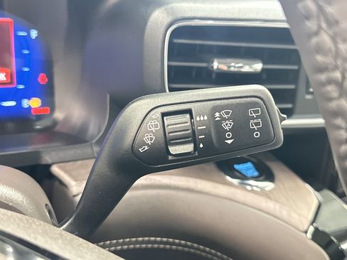 Used 2023 Ford Explorer Platinum w/ Technology Package image 41