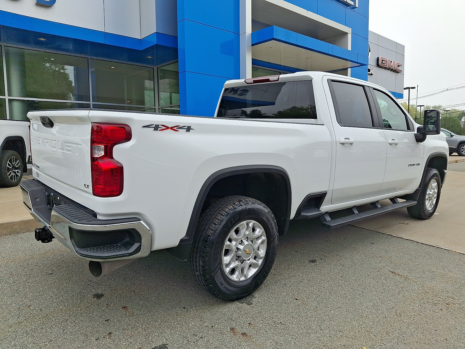 Used 2022 Chevrolet Silverado 2500 LT w/ Convenience Package AWD/4WD image 6