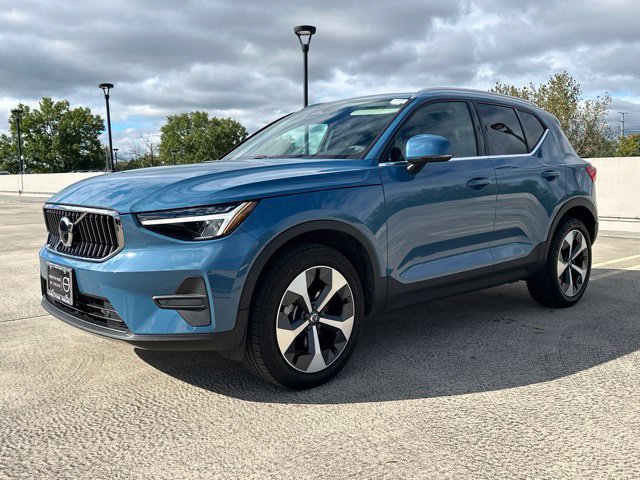 Certified 2024 Volvo XC40 B5 Core AWD/4WD image 4
