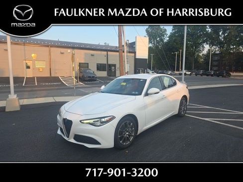 Used 2018 Alfa Romeo Giulia AWD image 1