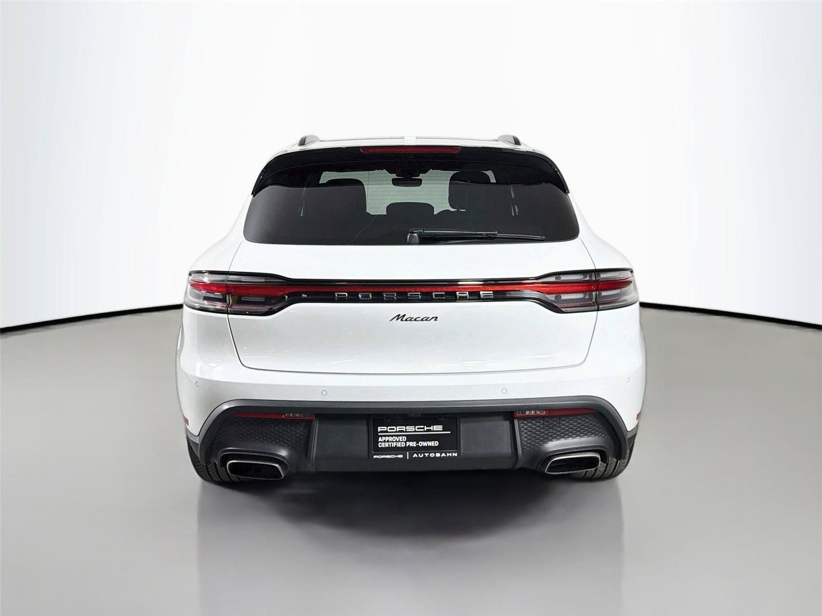 Certified 2022 Porsche Macan AWD/4WD image 6