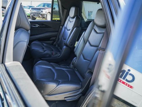 Used 2018 Cadillac Escalade Platinum image 19